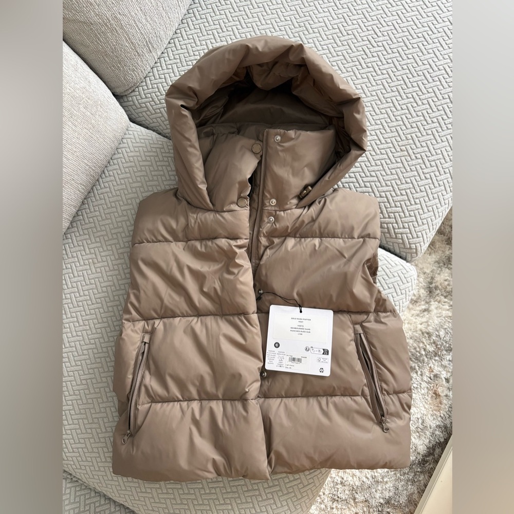 ALO Yoga Woman’s Gold Rush Puffer Vest NWT. XS